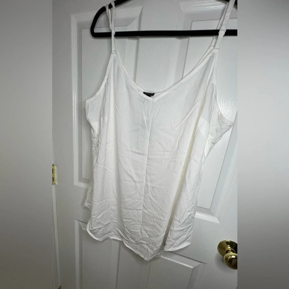 ☘️ NWT Torrid Ava Stretch Challis Cami- Cloud Dancer, Size 3X (22/24) - Picture 3 of 5